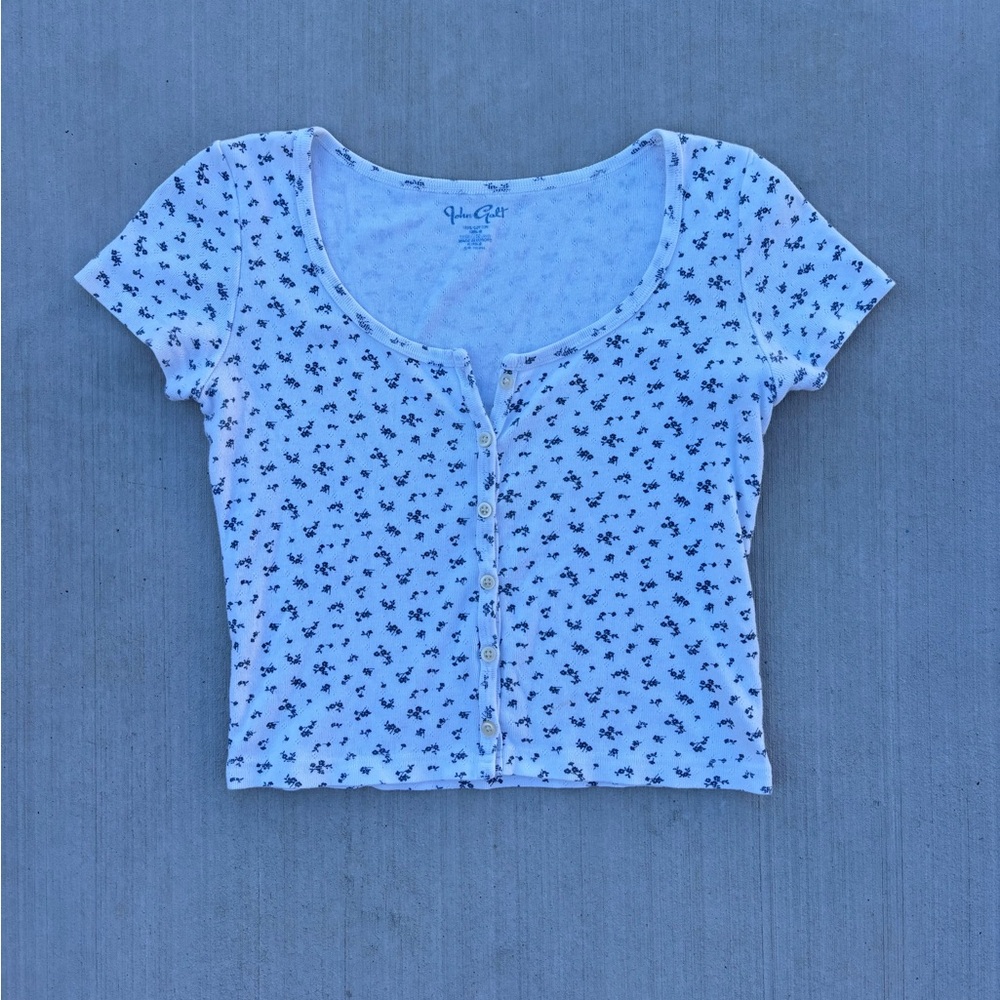 Brandy Melville ~ blue & white floral button top